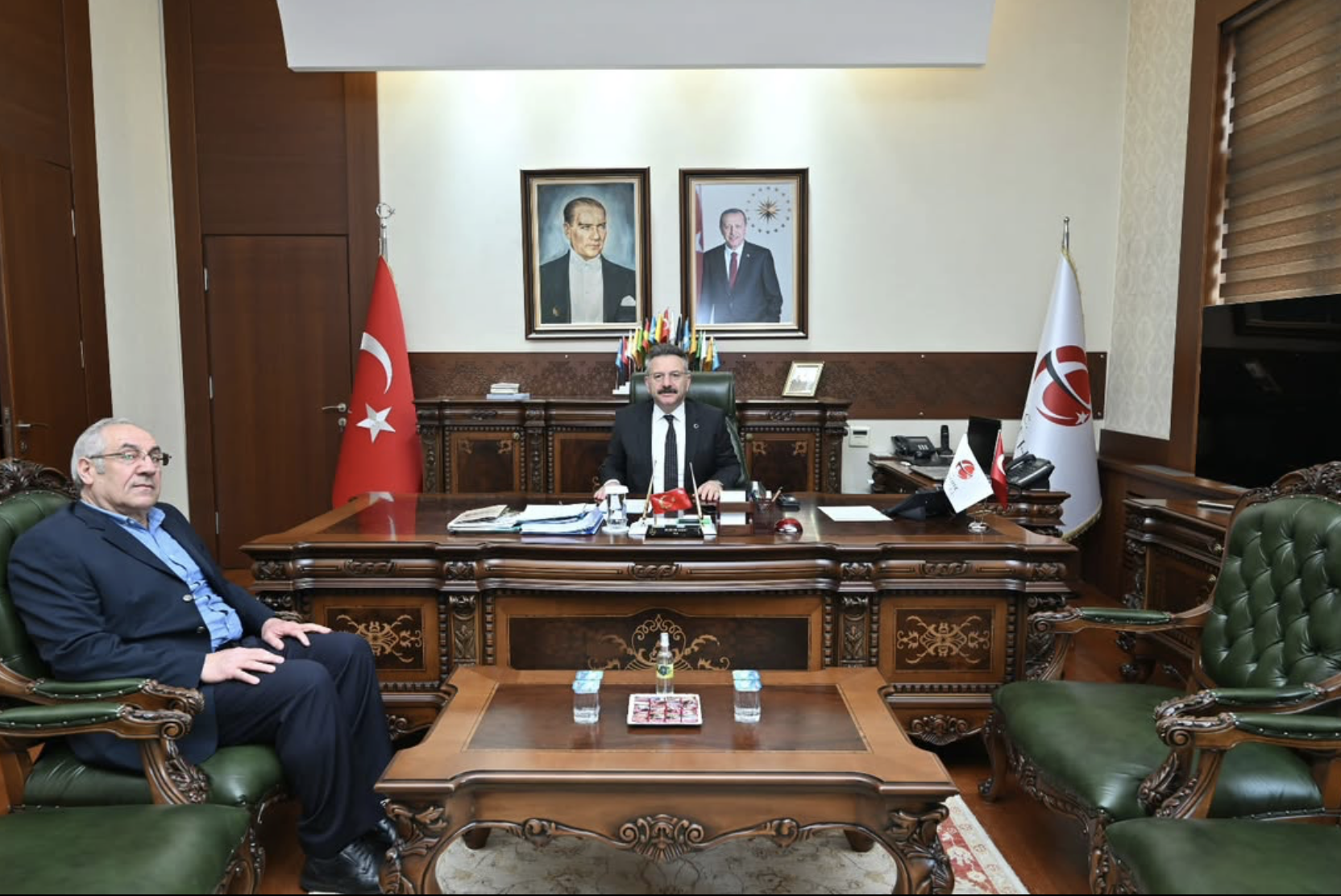 Tiryakizade Sosyal Girişim Derneği Koordinatörümüz Bayram Kök, Valimiz Sayın Hüseyin Aksoy’u ziyaret etti.  